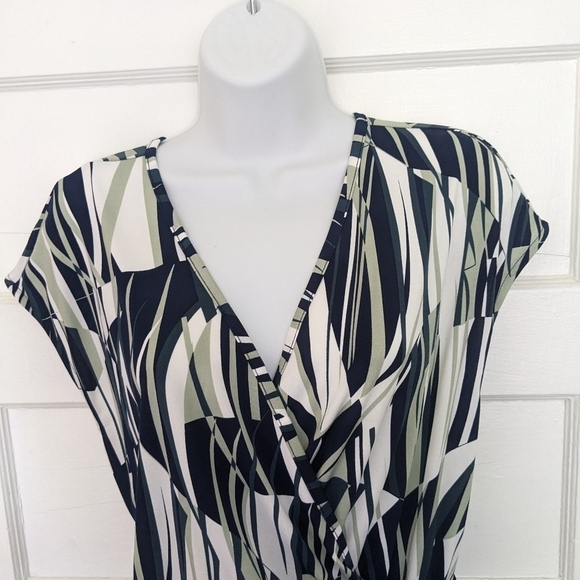 BANANA REPUBLIC GREEN WHITE & BLACK ABSTRACT SAFARI STYLE WRAP DRESS SIZ… - Picture 9 of 13